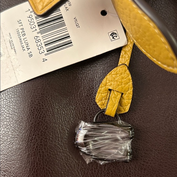 Coach Luna shoulder handbag in Flax - Picture 9 of 10